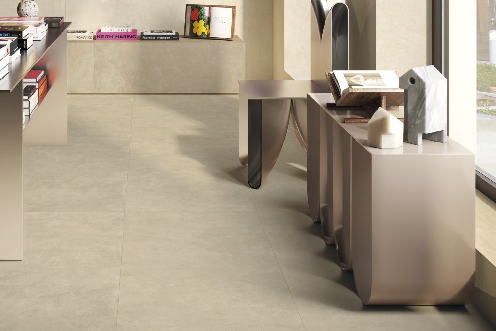 Εκθεσιακός χώρος bdesign με πλακάκια και είδη υγιεινής